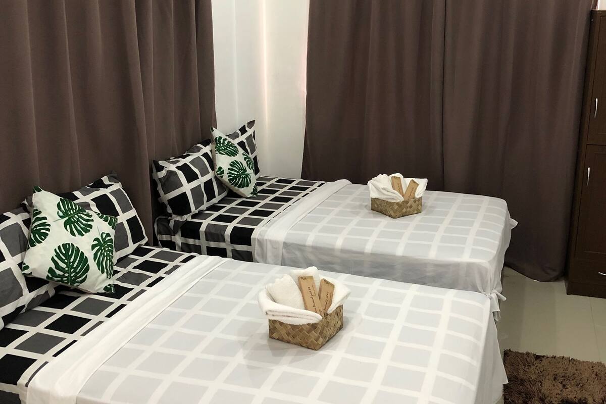In-room safe, rollaway beds, bed sheets
