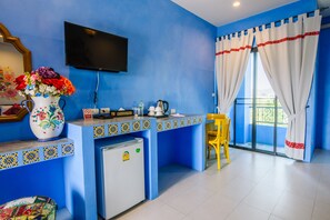 Deluxe Triple Room with Mountain View (FES) | Living area | 40-inch LED TV with digital channels, TV - La Reina Maroc Hotel (Pak Chong)