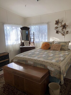 3 bedrooms, desk, iron/ironing board, free WiFi
