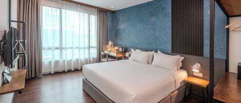 Habitación Deluxe, 1 cama King size | Escritorio, tabla de planchar con plancha y cunas gratuitas