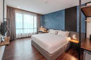 Chambre Deluxe, 1 très grand lit | Bureau, fer et planche à repasser, lits bébé (gratuits), Wi-Fi gratuit