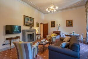 Villa, Mehrere Schlafzimmer (26 people) | Wohnbereich | Fernseher