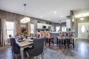 Villa, 4 Bedrooms | In-room dining