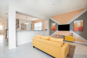 Flat-screen TV - Solara Resort 1779 (Kissimmee)