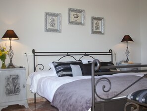 Perhetalo, oma kylpyhuone, näköala pihalle | 4 makuuhuonetta