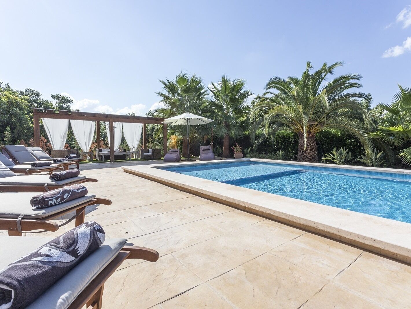 Perhetalo, oma kylpyhuone, näköala pihalle | Ulkopuoli