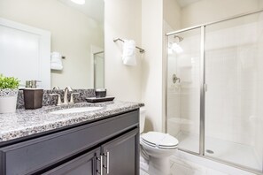 Maison en rangée, 4 chambres | Salle de bain | Serviettes fournies