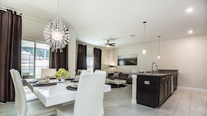 Casa de ciudad, 4 habitaciones | Área de sala de estar | Televisión de pantalla plana 
