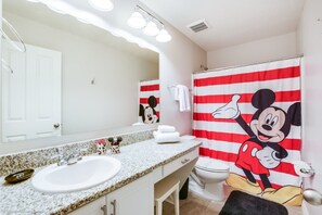 Townhome, 4 Bedrooms | Bathroom | Towels
