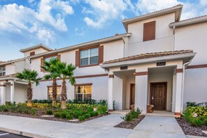 Townhome, 4 Bedrooms | Front of property