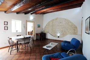 Apartment, 2 Schlafzimmer | Wohnbereich