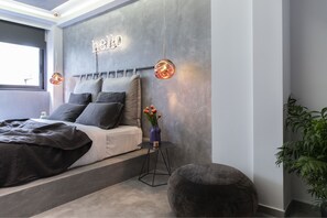 小型套房 | 高档床上用品、羽绒被、加厚床垫、客房内保险箱