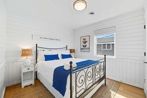 4 bedrooms, WiFi, bed sheets