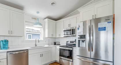Blue Bungalow | 625 ft from the beach | Hot Tub, Dog Friendly | Kitty Hawk