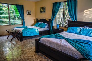 Habitación estándar doble, 2 camas de matrimonio, vistas al jardín | Sábanas de algodón egipcio y ropa de cama de alta calidad