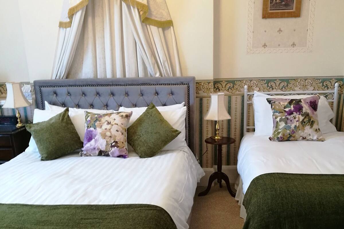 Triple Room | 1 bedroom, hypo-allergenic bedding, free WiFi, bed sheets