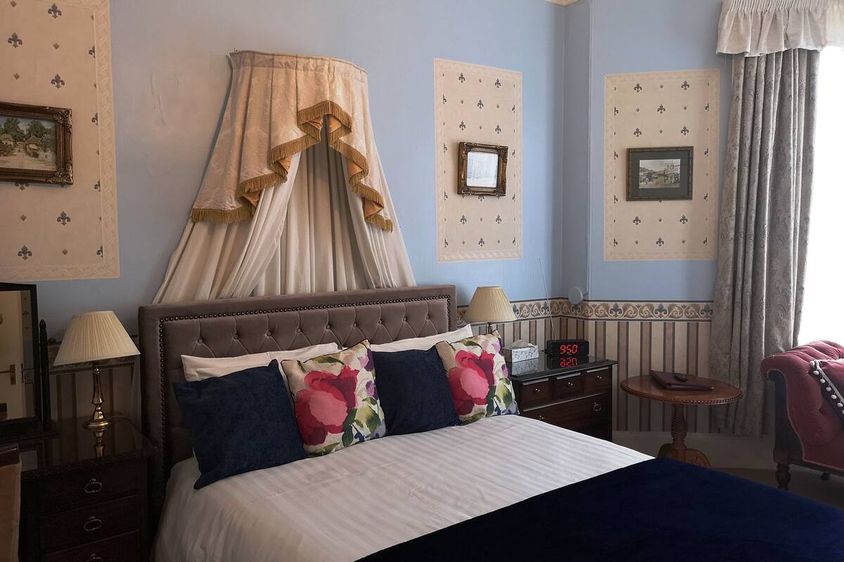 Superior Double Room | 1 bedroom, hypo-allergenic bedding, free WiFi, bed sheets