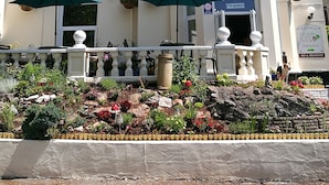 Unclassified image, 4 of 25, button - Fleurie House (Torquay)
