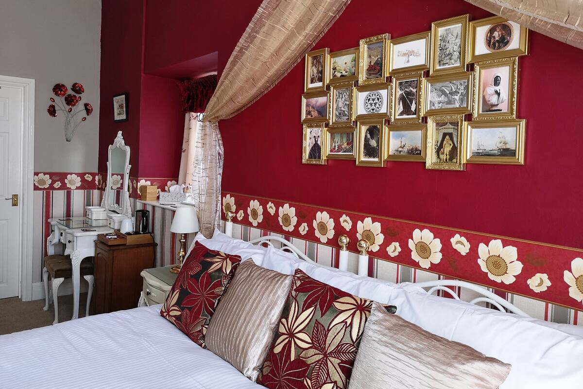 Superior Twin Room | 1 bedroom, hypo-allergenic bedding, free WiFi, bed sheets