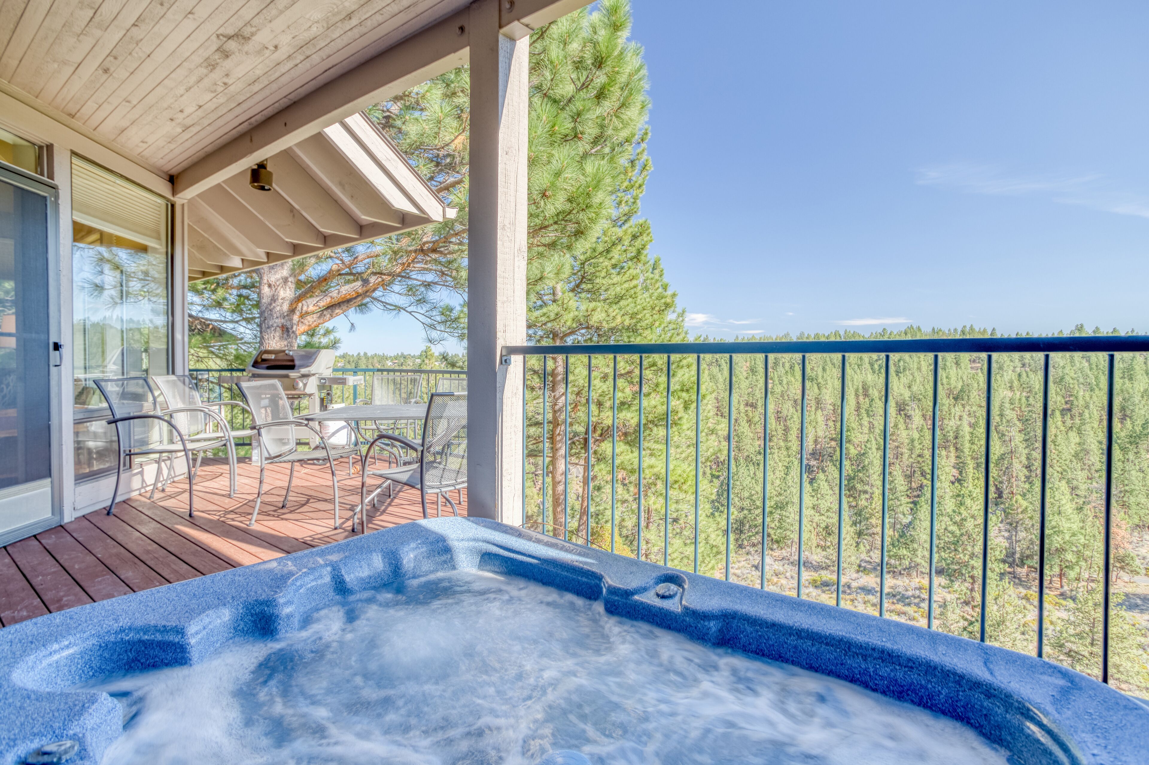 Enjoy Deschutes River Views from Beautiful 2-Bedroom Mt. Bachelor Village Condo!