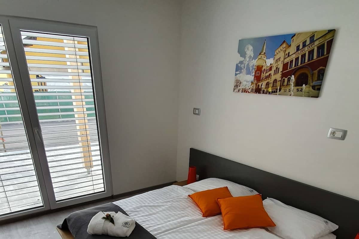 1 Schlafzimmer, hochwertige Bettwaren, Daunenbettdecken