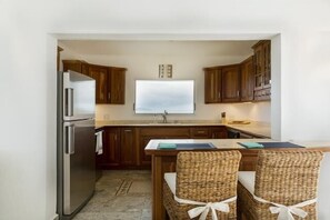 冰箱、微波炉、烤箱、炉灶