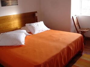 2 slaapkamers, een strijkplank/strijkijzer, reisbedje, gratis wifi