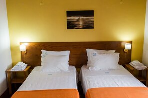 2 室のベッドルーム、アイロン / アイロン台、旅行用ベビーベッド、WiFi (無料)