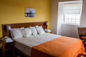 2 habitaciones, tabla de planchar con plancha y cuna de viaje 