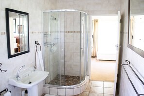 Standard Chalet, 2 Bedrooms (Stables 2) | Bathroom