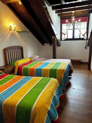 3 chambres, fer et planche à repasser, Wi-Fi, draps fournis