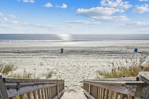 På stranden och strandhanddukar
