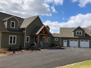 Exterior - New Listing! Cornell Graduation Weekend, 5 bedroom 4 1/2 bath house (Lansing)