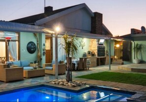 Terrace/patio - Hobie Beach Guest House (Gqeberha (Port Elizabeth))
