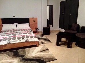 In-room safe, desk, blackout curtains, soundproofing - Hotel España (Larache)
