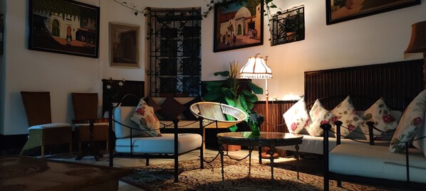 32-inch LED TV with satellite channels, TV - Hotel España (Larache)