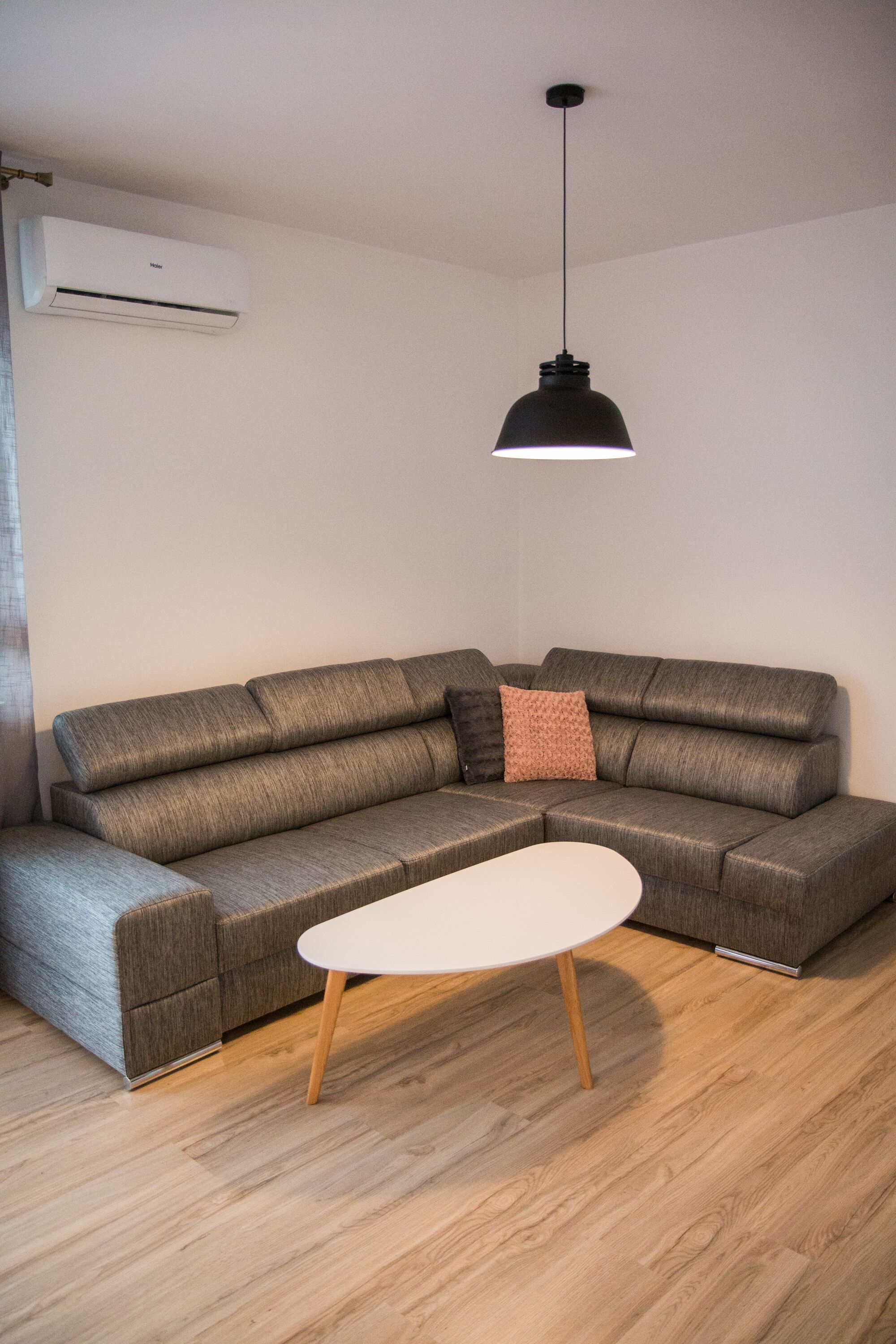 Télévision à écran plat, chaîne hi-fi