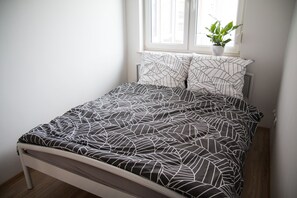 1 habitación, tabla de planchar con plancha, wifi gratis y ropa de cama 