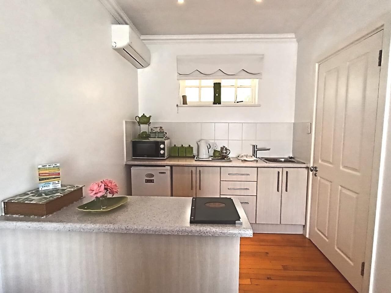 Minibar, in-room safe, individually decorated, individually furnished