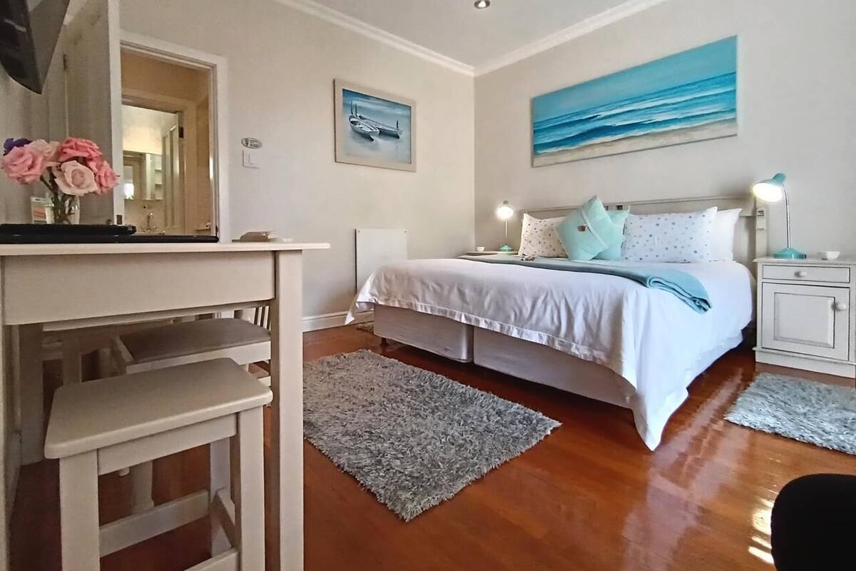 Minibar, in-room safe, individually decorated, individually furnished