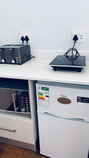 Family Room | Private kitchen | Microwave, coffee/tea maker, electric kettle