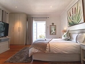 Minibar, in-room safe, individually decorated, individually furnished