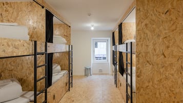 Phòng tập thể (1 bed in 8-bed dorm) | Phòng cách âm, bàn ủi/dụng cụ ủi quần áo