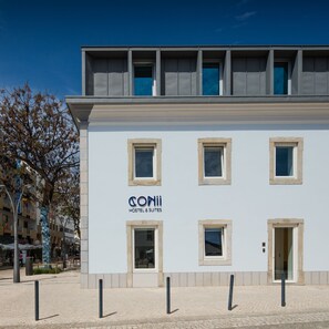 Front of property - Hostel Conii & Suites Algarve (Loulé)