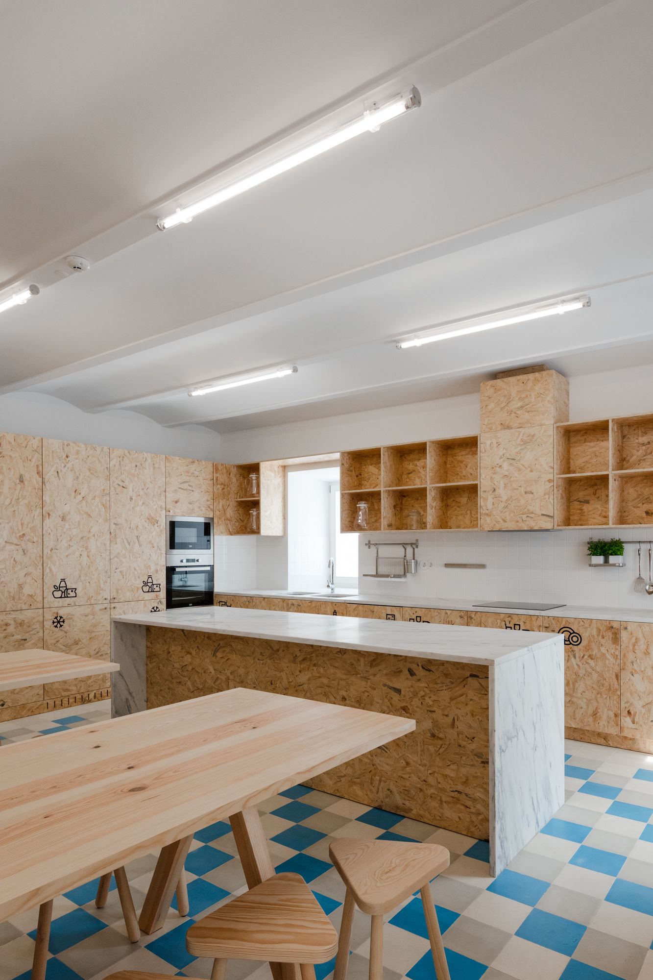 每日供應外賣早餐 (每人 EUR3.50)