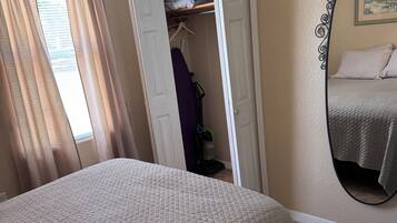 1 chambre, fer et planche Ă repasser, Wi-Fi gratuit, draps fournis