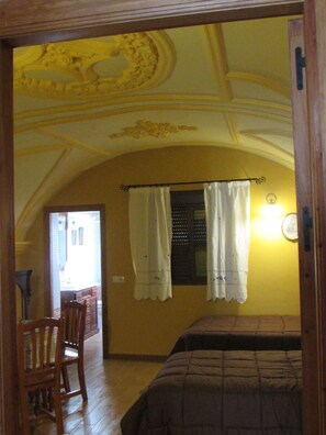 4 quartos, ferros/tábuas de passar roupa, Wi-Fi, roupa de cama