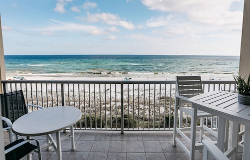 We’re ON the Beach - Direct Gulf-Front 3BR - Sleeps 9  Winter Discounts!