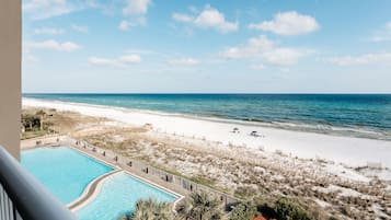 Ubicación a pie de playa y tumbonas