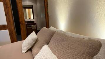 6 habitaciones, tabla de planchar con plancha y cuna de viaje